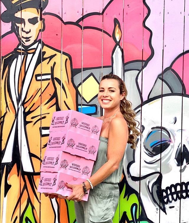 Good things come in pink boxes 💕🍩😋 another successful Saturday visiting my friends and clients with a bit of sugar happy🥰 thank you @shop.sofia for my stylish jumpsuit!  @voodoodoughnut #saturdayvibes #smile #summertime #sunshine #staysafe #stayh