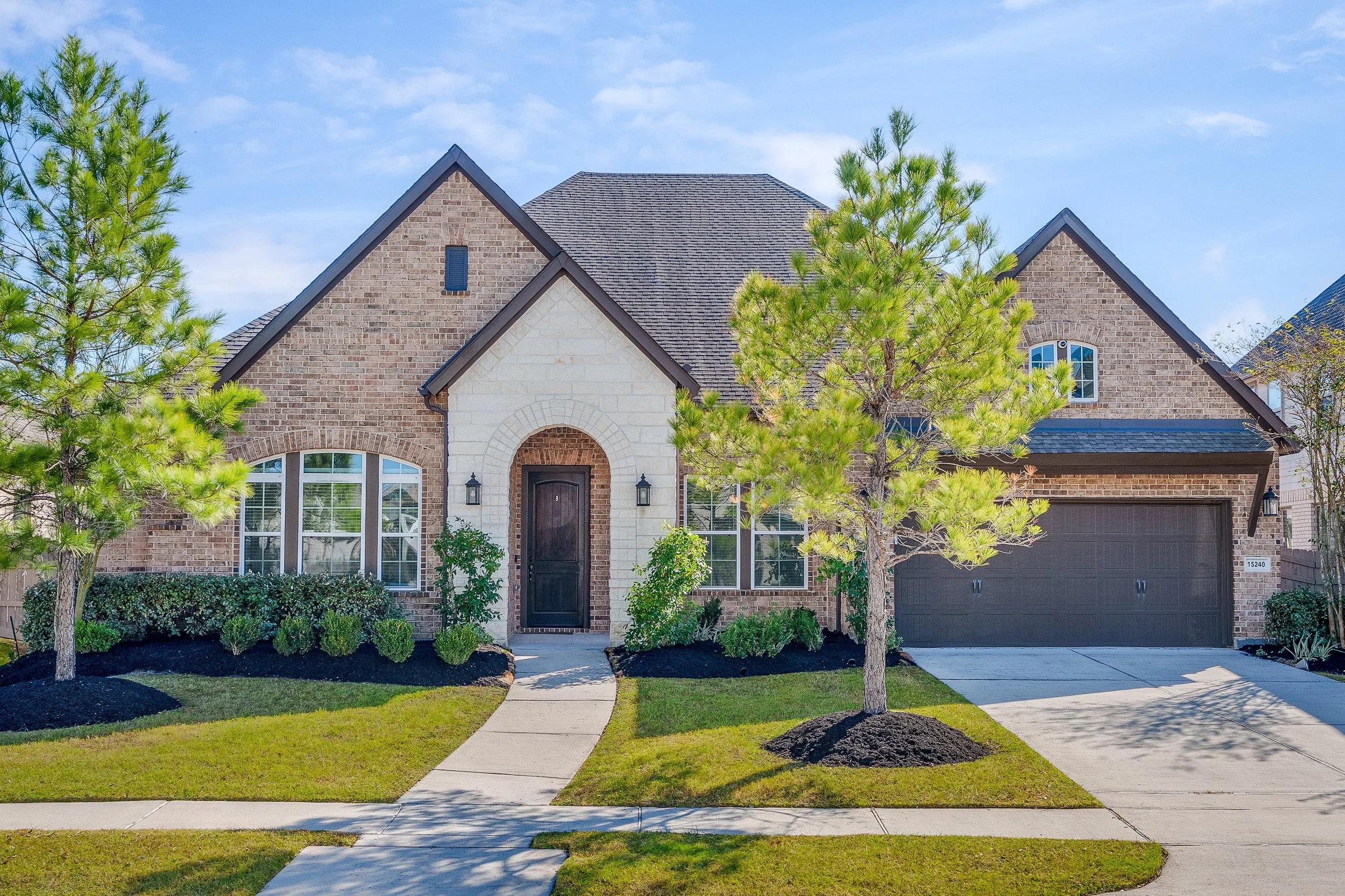 15240_Hemingway_Heights_Dr-1.jpg