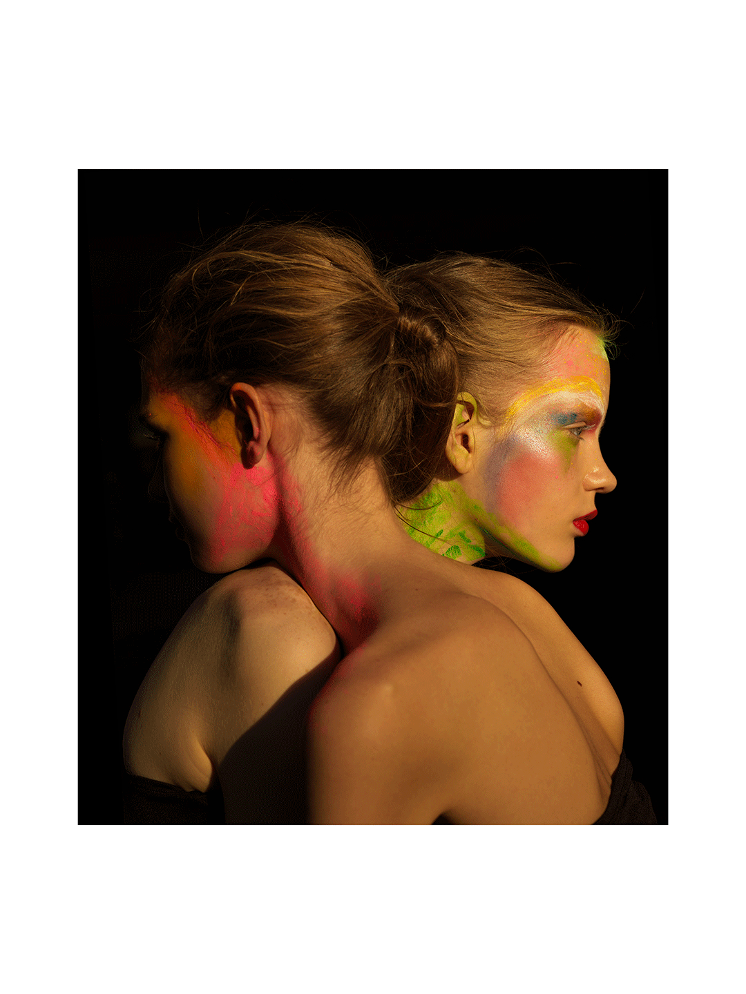2models-crossing-3photos.gif