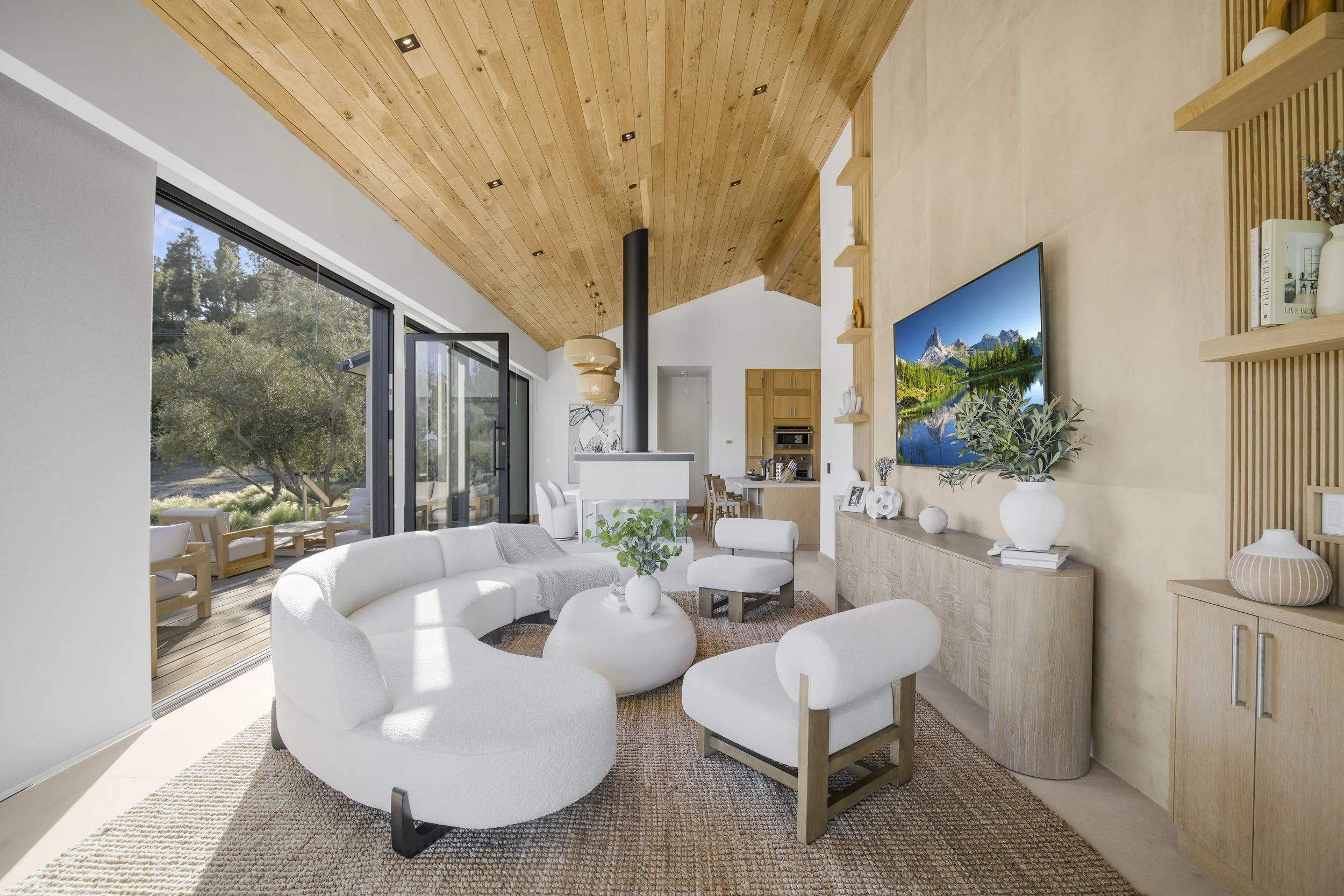 Lechusa Estate 3.jpg