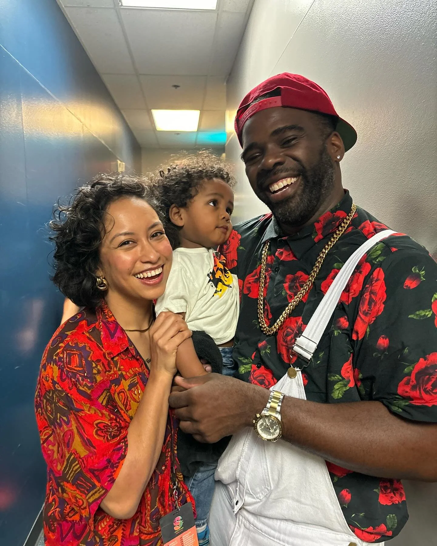 Did I fulfill my teenage fantasy of falling in love and having a baby with a singer in a boy band? Not no 🤭 

Feeling very lucky to be happily nonmarried to someone who shines so brightly and shares his gift with the world. We are so fortunate Fredo