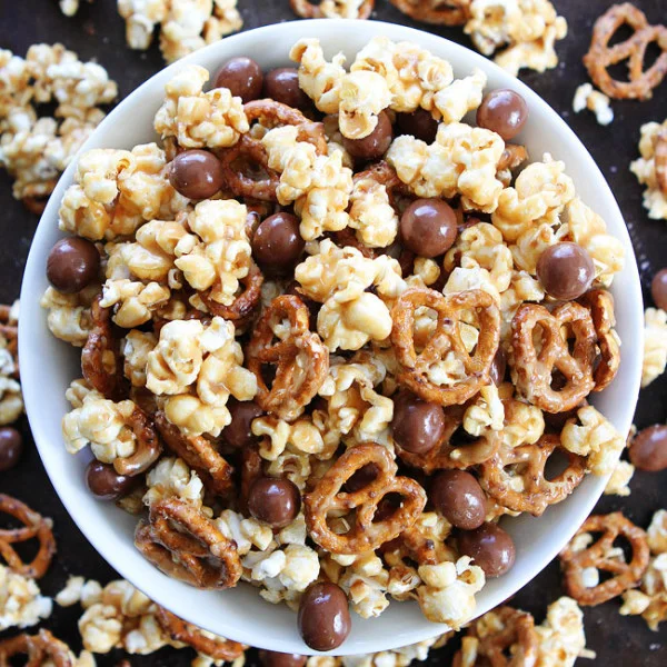 Peanut-Butter-Pretzel-Popcorn-2