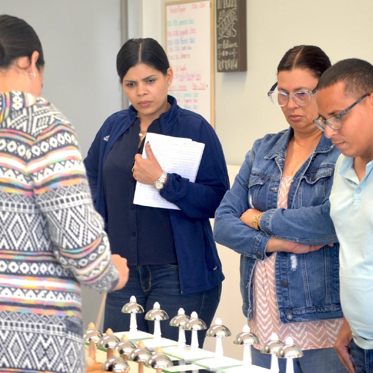 Guías Montessori reciben taller de música