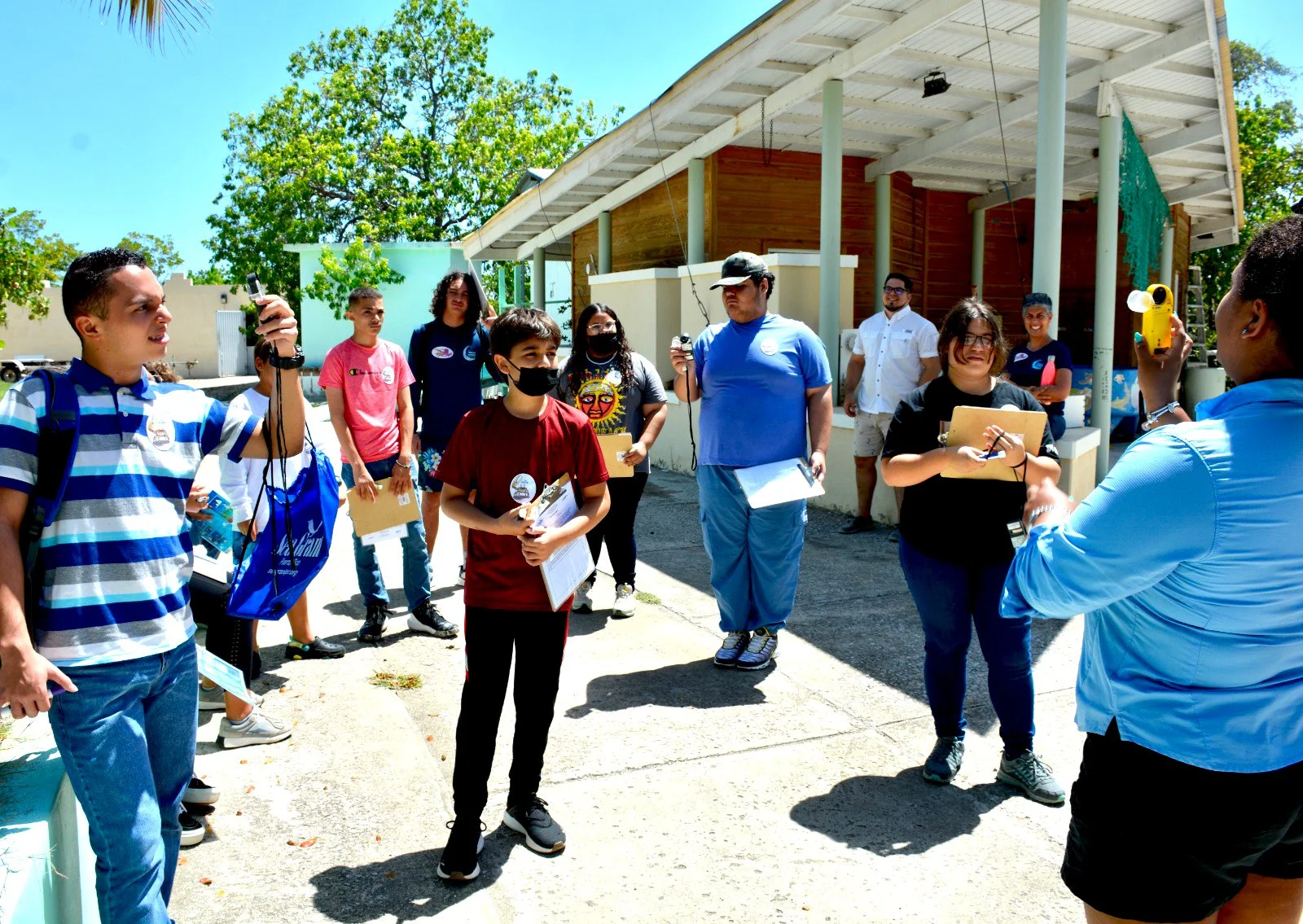 Estudiantes reciben talleres de ciencias marina y fotoperiodismo en la Parguera