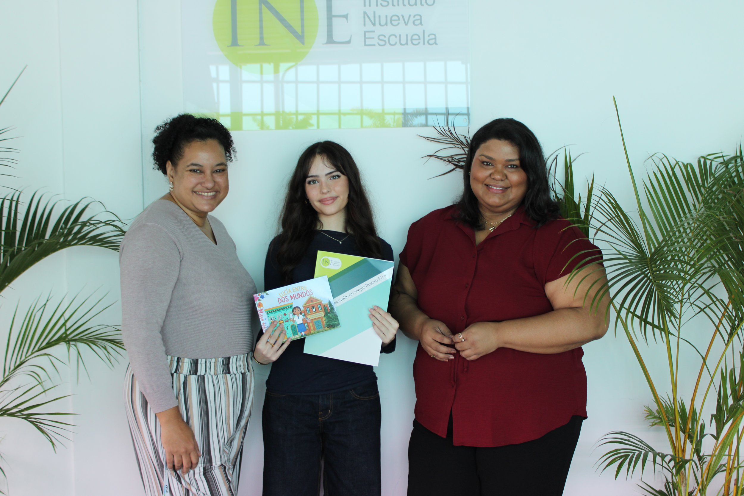 Joven autora nos visita y lee su cuento en comunidad escolar Montessori