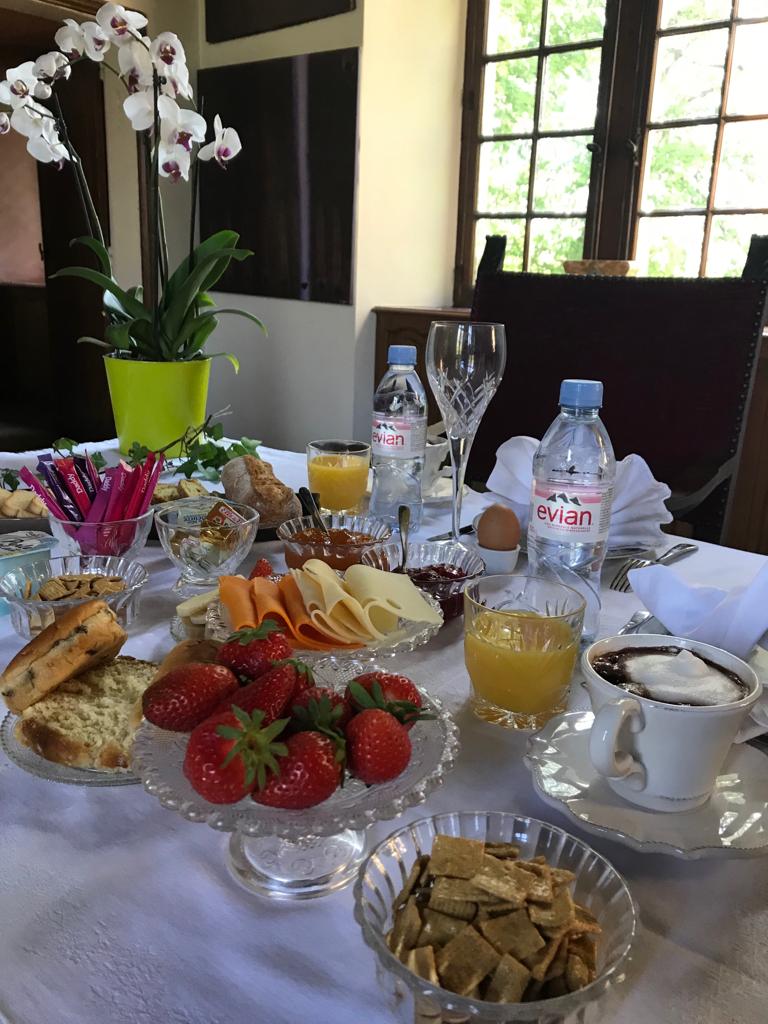 petit dejeuner sarona farm.jpeg