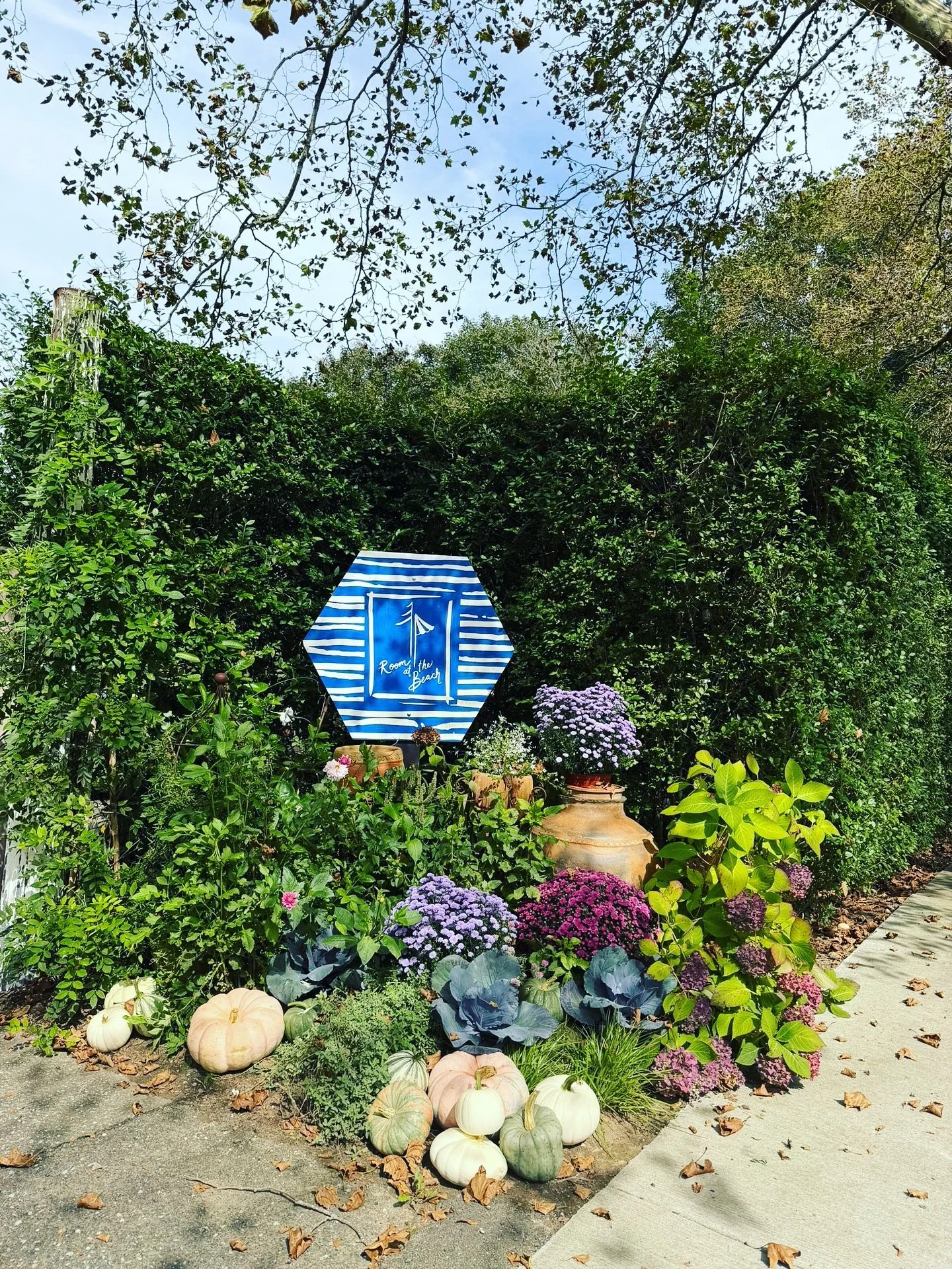 We take our #pumkinstyling seriously @aroomatthebeach . Fall got off to a hot start, so we didn&rsquo;t want to go too crazy on the early pumpkins, but it&rsquo;s a start. Get ready for abundance.