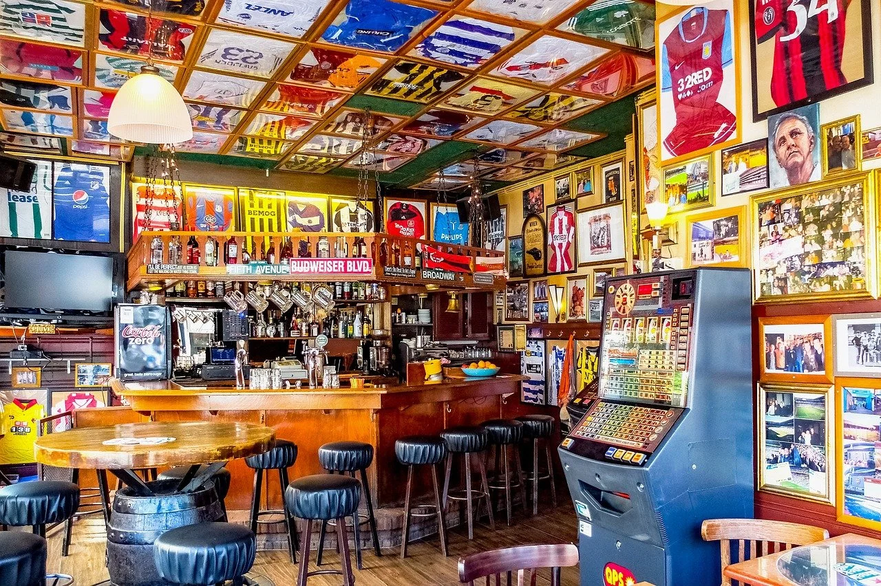 Top Venice Beach Bars to Watch Super Bowl LVIII