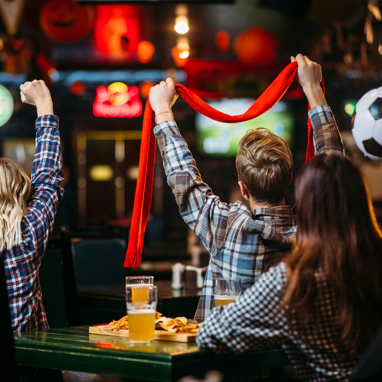 The Best Sports Bars in Venice Beach for Football Season
