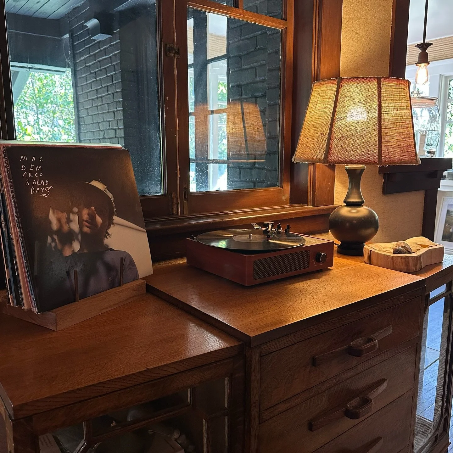 The kind of evening you don&rsquo;t rush. 

#explore #records #slowevening