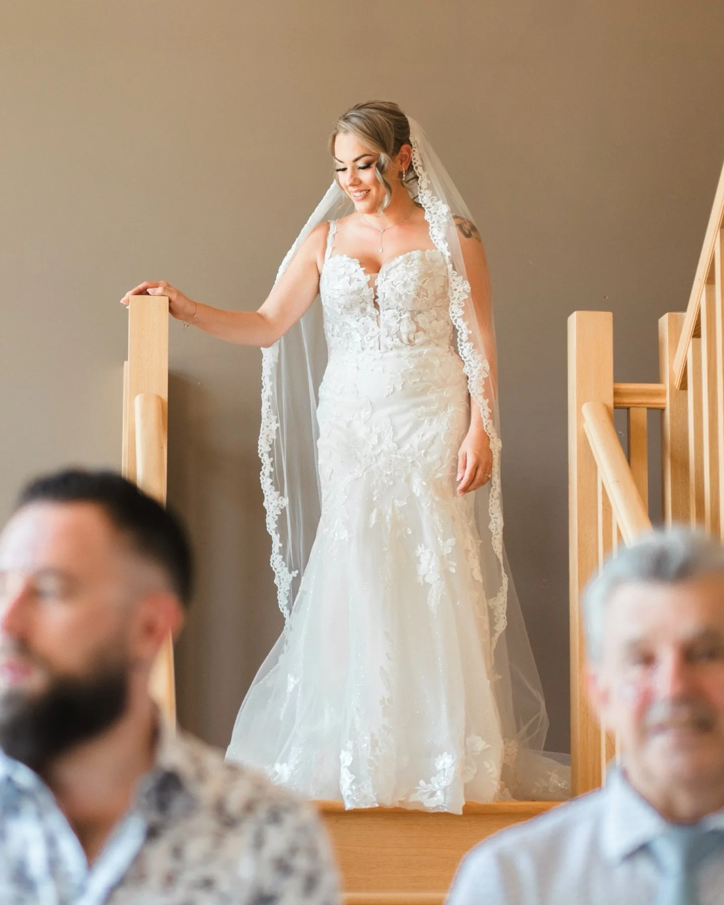 This is your sign to do a first look with your dad. 🥹 (and or brother!)

If you want all your in-between, emotional moments captured send me a DM and let&rsquo;s start planning your day! 💖

Bride: @beautybyadna , @adnaxxo 
Makeup: @colourmeartistry