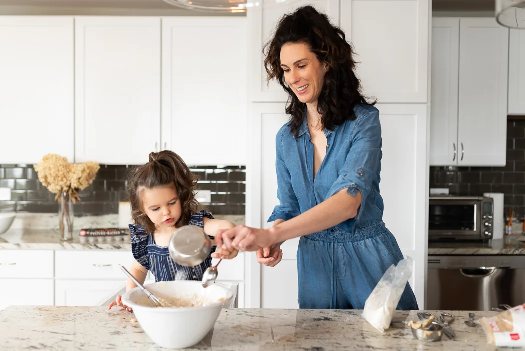 Chicago Family Photographer Mommy & Me Baking Session — Ashley Hamm Photography