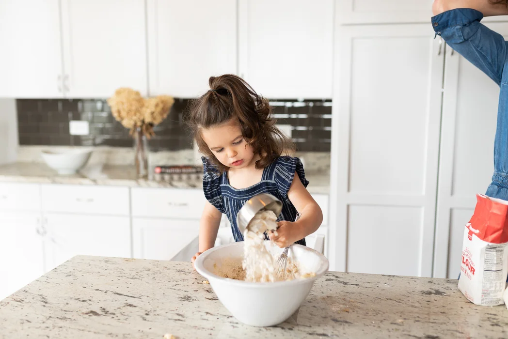 Chicago Family Photographer Mommy & Me Baking Session — Ashley Hamm Photography