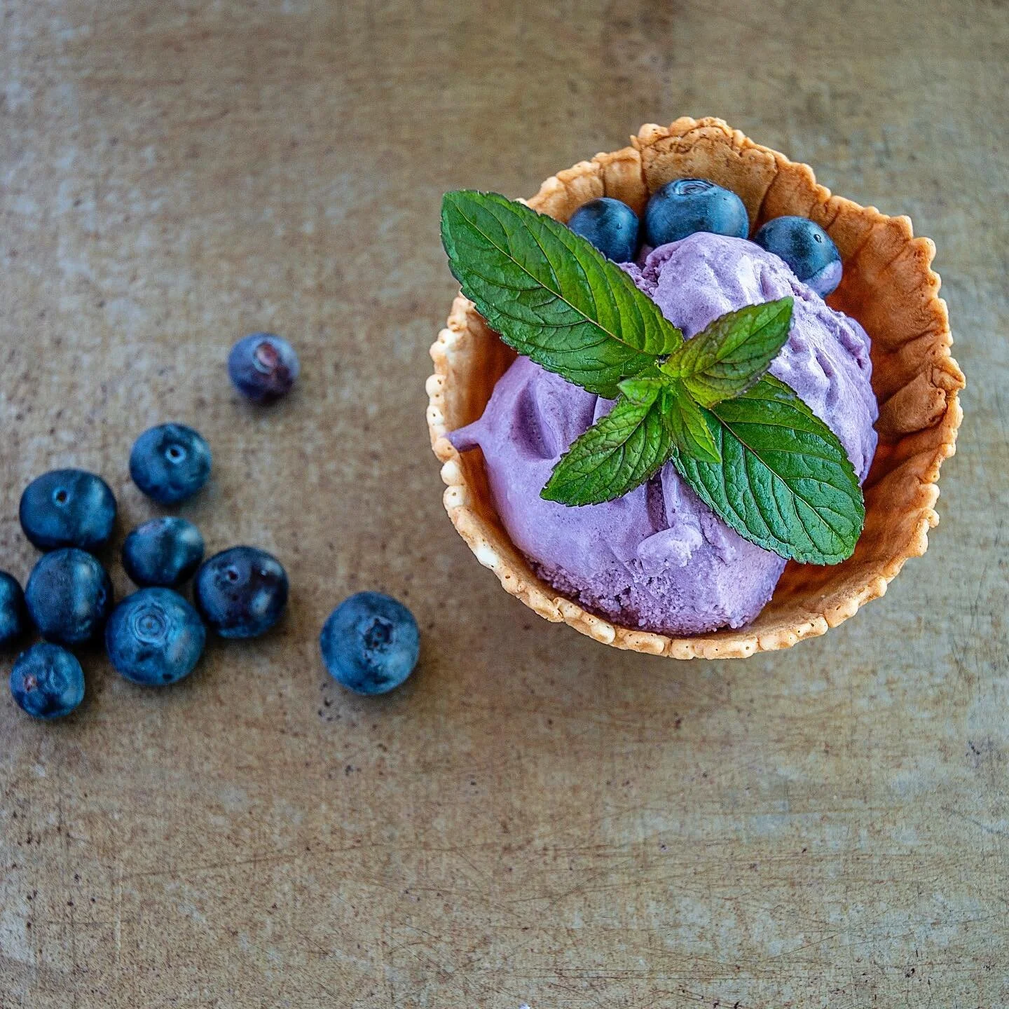 Got some fresh blueberries in today! We&rsquo;re the happiest when delicious local fruit grown by friends comes in the shop. 

Stayed tuned.

#blueberrycoffeeicecream #blueberryicecream #blueberryseason #wafflebowl #veganicecream #whatveganseat #como
