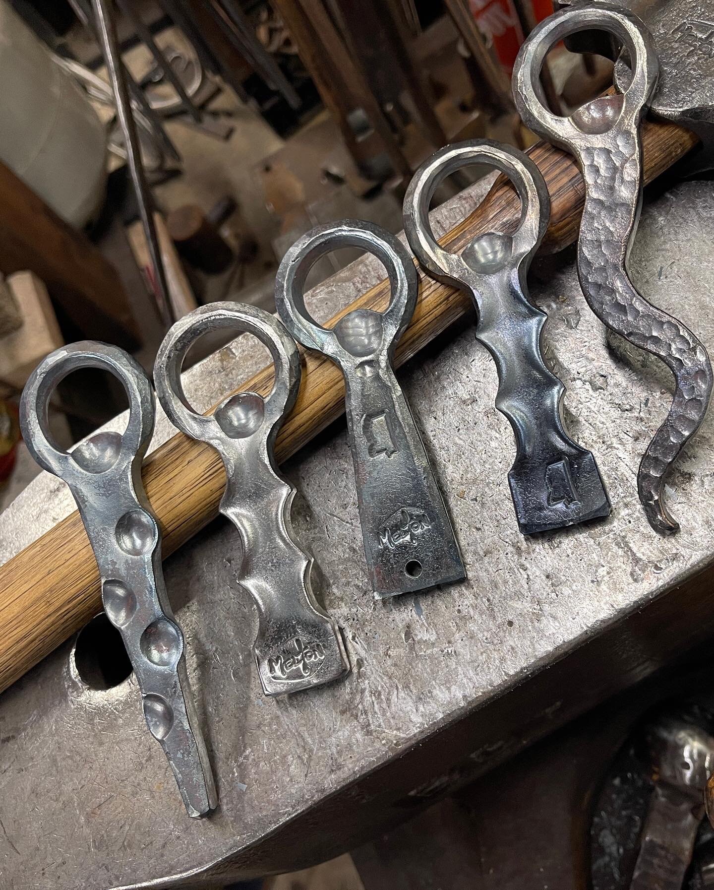 Blacksmithing - Forging a bottle opener 