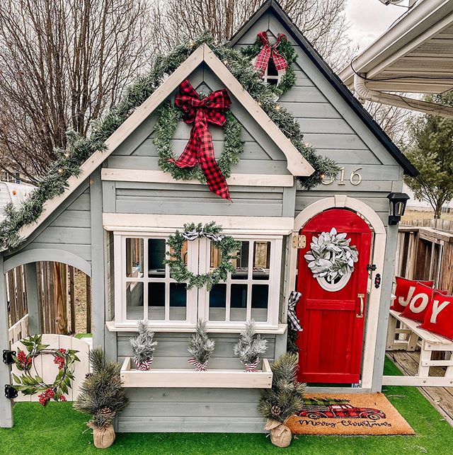 Kinda feels like Santa himself might move right in... @backyarddiscovery @dollartree @walmart @hobbylobby @target @southernlivingmag #cottonstemheartsfarmhousechristmas #farmhouse #farm #playhouse #farmhousechristmas #ozark #417land #love #holiday #C