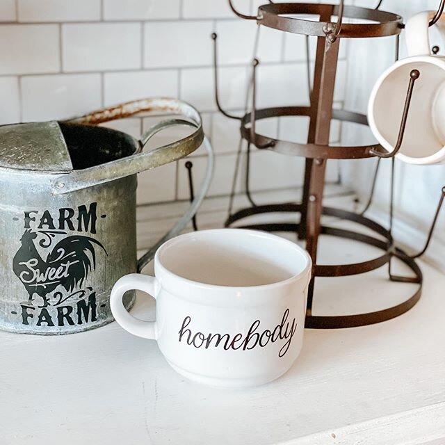 A new blog post is up in collaboration with @officialcricut! Check out how easily you can create your own custom mug!
#showusyourvelveteen #cricut #love #farm #farmhousedecor #farmhousehome #diy #crafty #cricutmade #coffee #mugs #homebody #cricutdesi