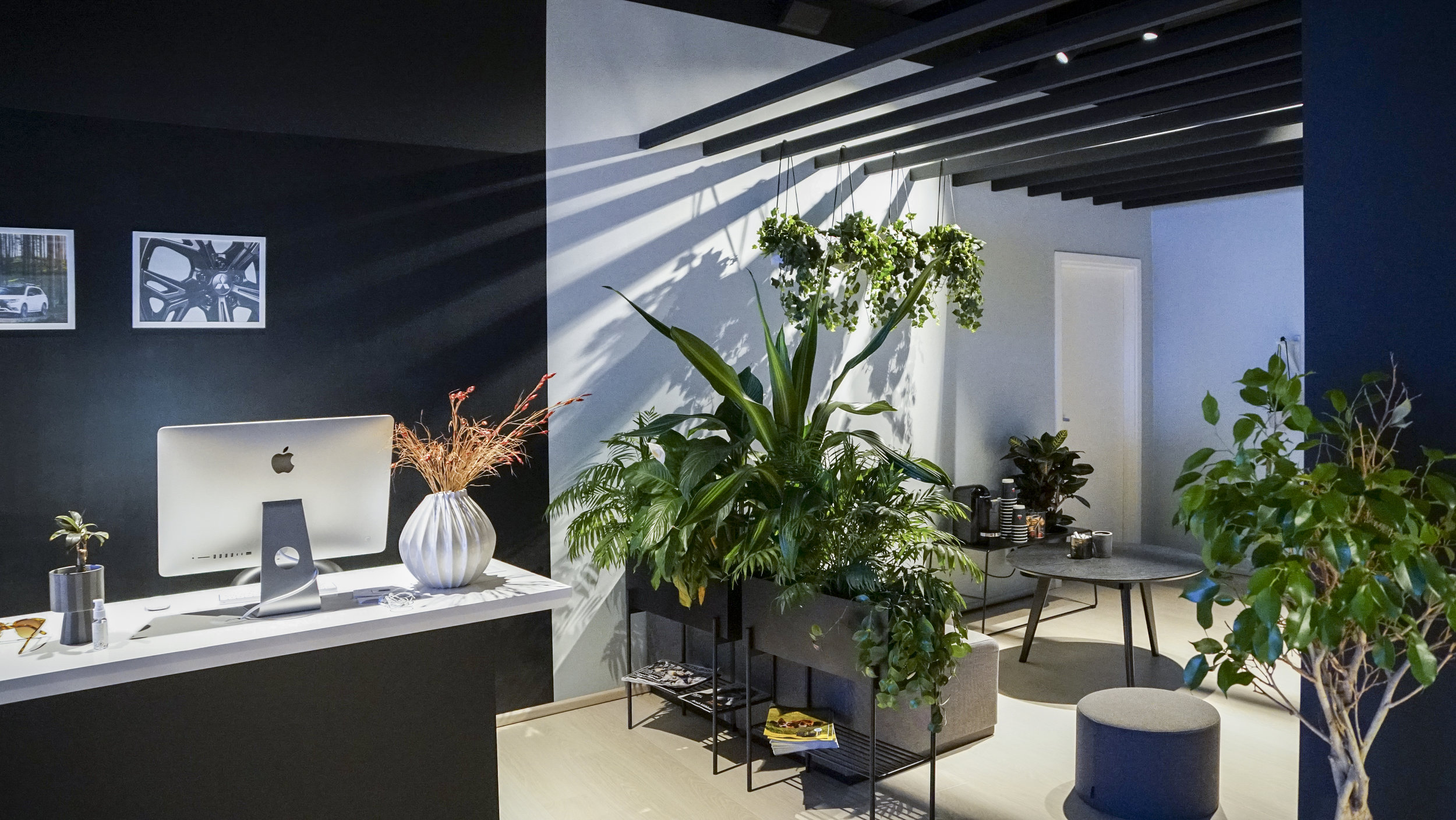 LOUNGE AREA