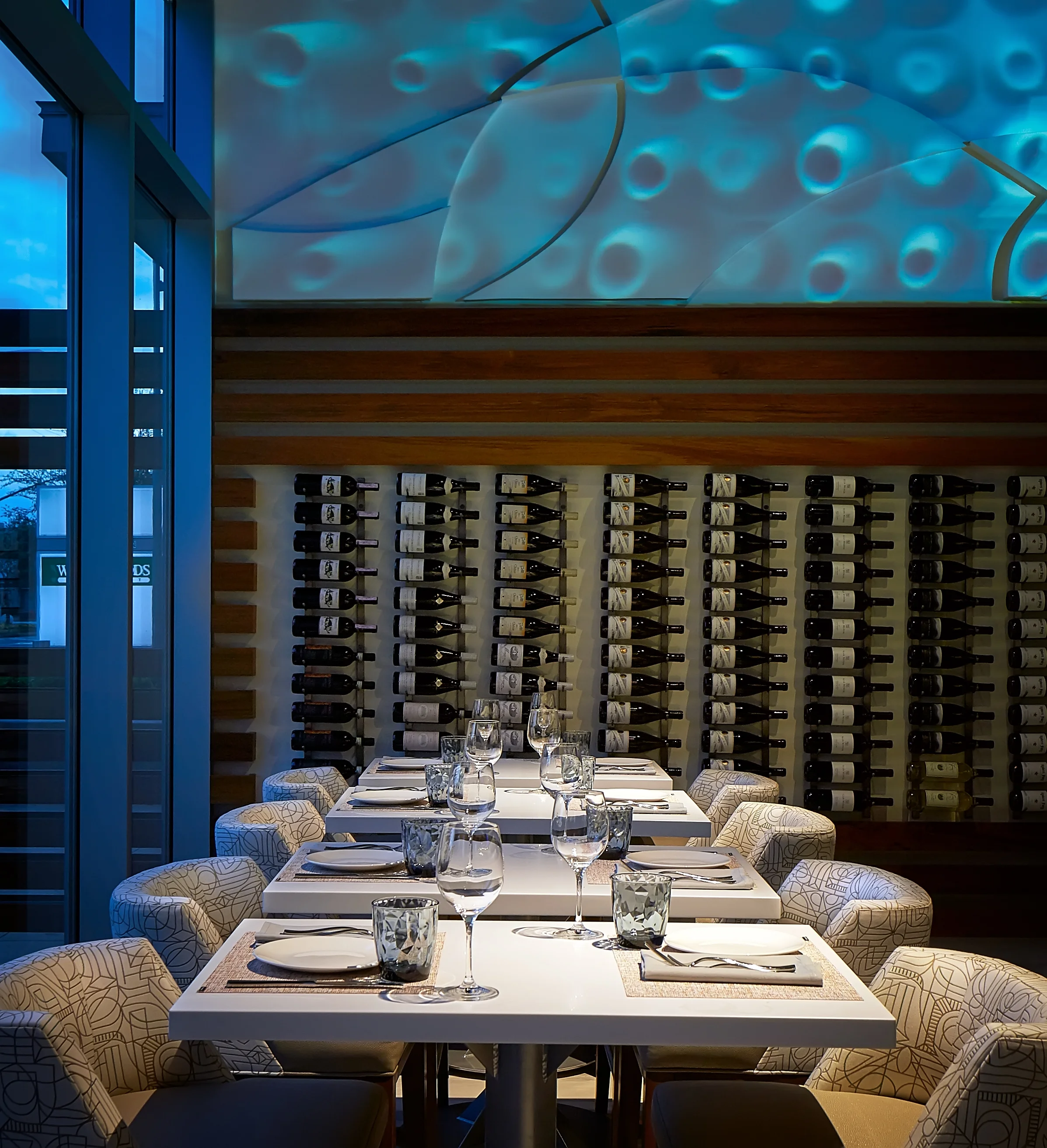 HIPHN_Peska_Bar Seating and Wine Wall_Baldinger_150329.jpg