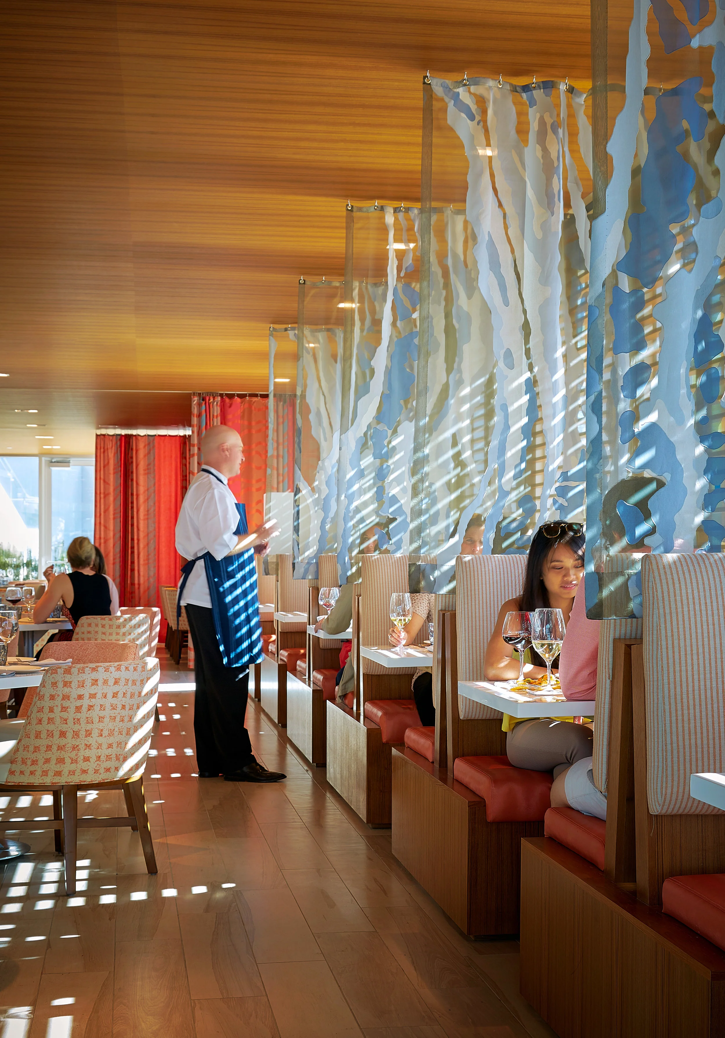 HIPHN_Peska_Booth Seating_Baldinger_150329.jpg