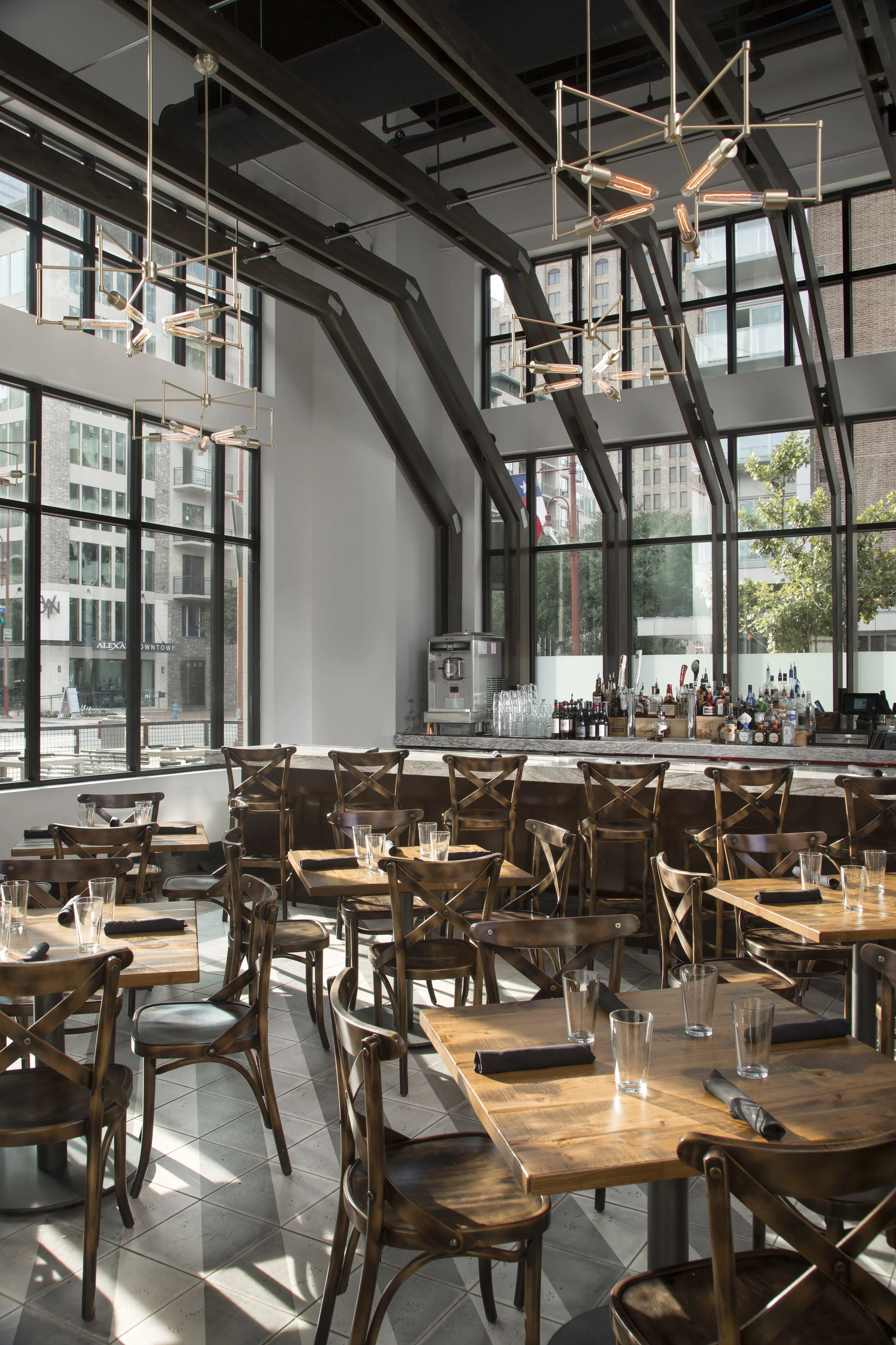 HIPHN_Osso_Kristalla_Dining6_Gutierrez_171113.jpg