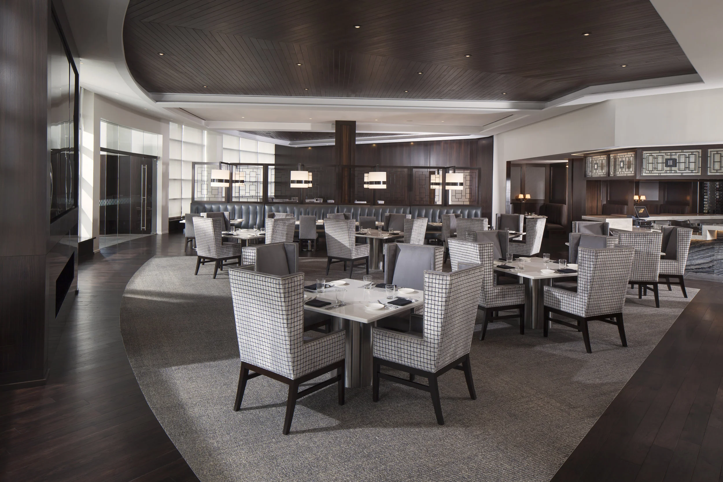 HIPHN_Third Coast_Restaurant Seating_Gutierrez_161023.jpg