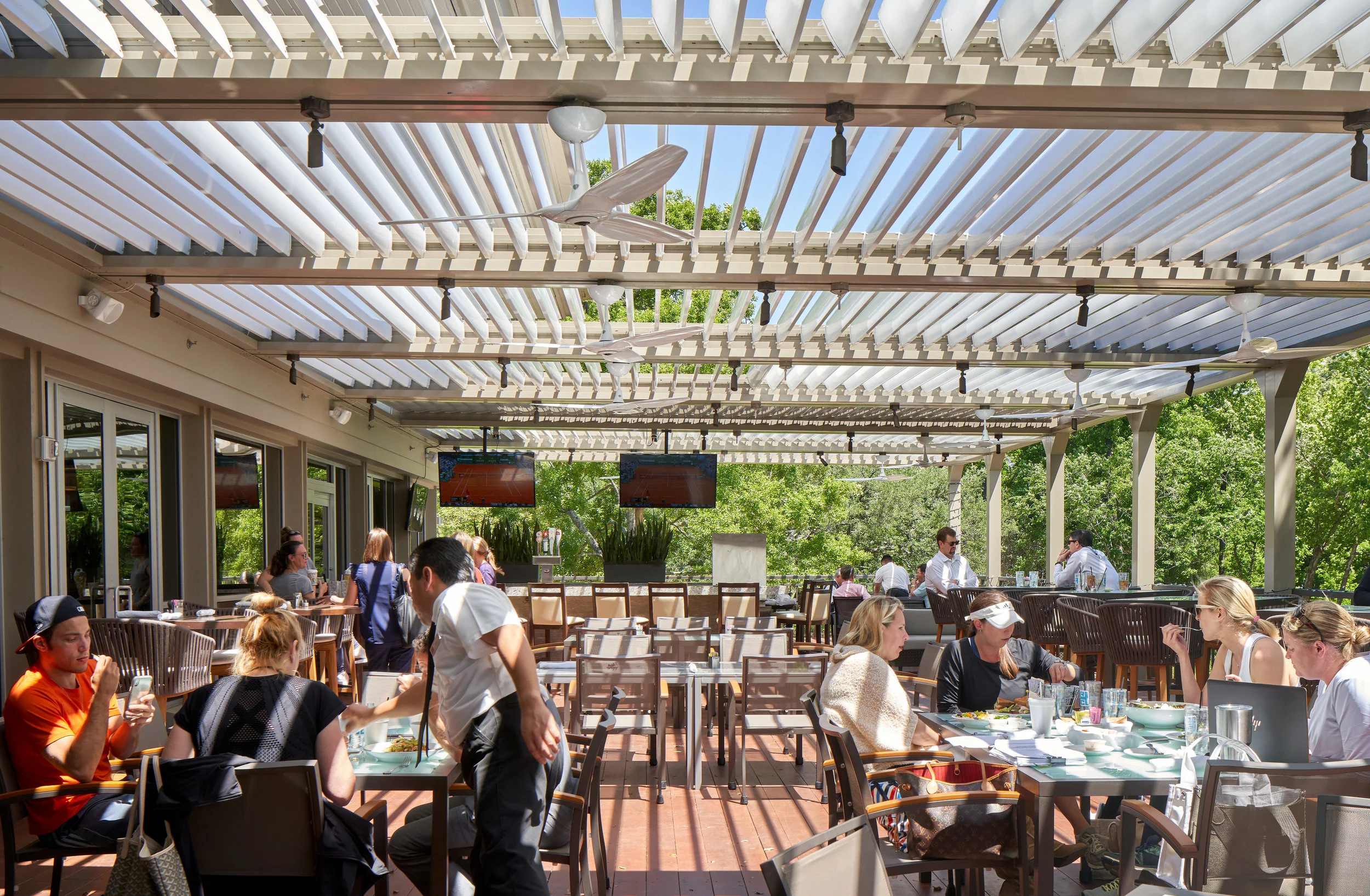 HIPHN_Houston Racquet Club_Patio_Baldinger_180417.jpg