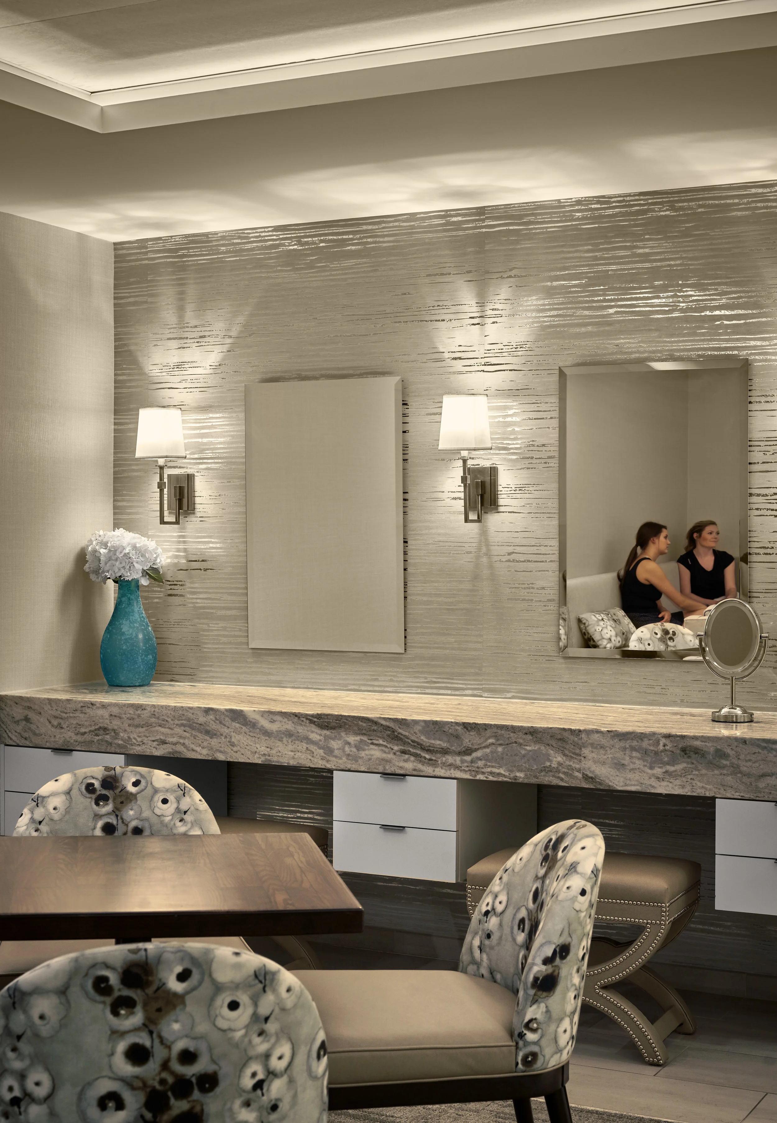 HIPHN_Houston Racquet Club_Restroom Ladies Lounge_Baldinger_180417.jpg