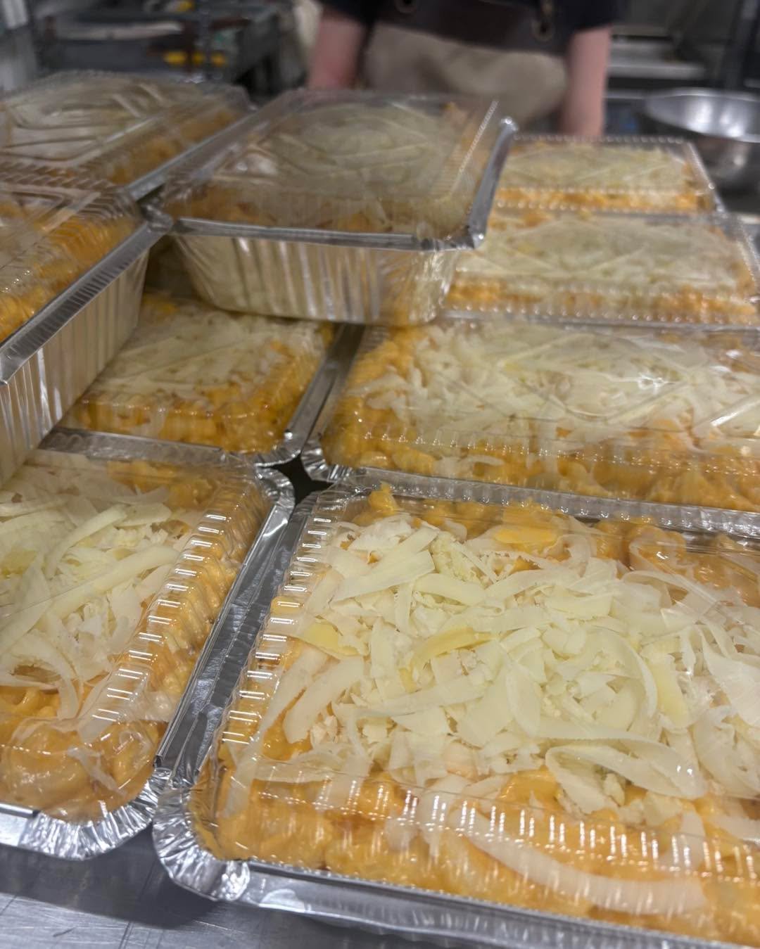 Mac &amp; 4 Cheese &mdash; available now at Oliver Eats!! 🧀🔥

Creamy, rich, bubbling hot comfort food loaded with four cheeses and ready to bake golden. Perfect lunch. Perfect take-home dinner. Perfect rainy day excuse.

And the cheese case keeps g