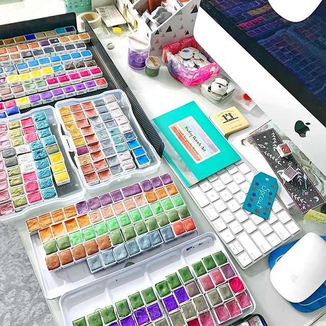 Organizing my life this morning 🙄. I’ll be going live in a bit.. come join me!
.
.
.
.
.
.
.
#thesproutcreative #handmadewatercolor #handmadewatercolours #handmadewatercolors #handmadewatercolour #handmadepaint #artisanalwatercolors #makingpaint #paintmakingprocess #watercolorvideo #paintmakingvideo #studioscenes #speedpaint #livepainting #creativewatercolor #mixingpaint #pigmentmixing #obsessedwithcolor #pigments #studioscenes #carveouttimeforart #showusthecolor #colorcrush #artdesk #womenartists #handmulled #watercolorpaintmaking #paintmixing #handmadewithlove #artmaterials