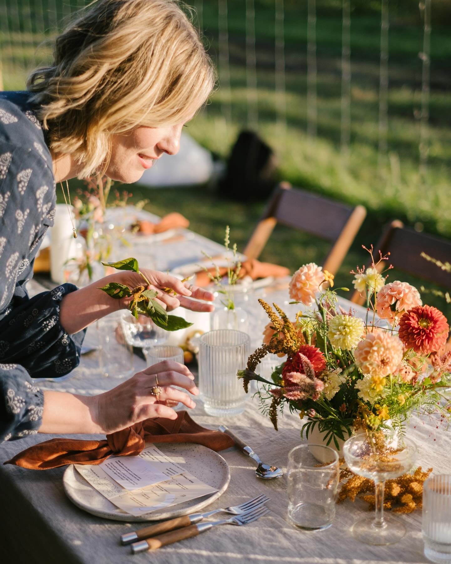 Autumn tablescape styling by @wld_wst from our #makersmeals @walshfamilywine 🍁