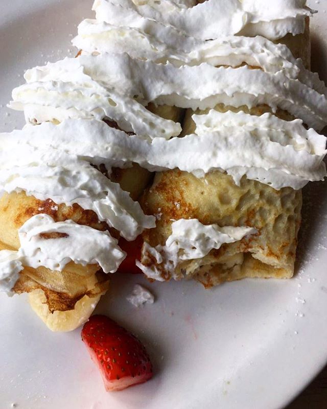 Strawberry and banana crepes with whipped cream yes please!! 🍌🍓🍓 #goldenharvestcafe #crepes #breakfast #breakfastfood #food #localrestaurant