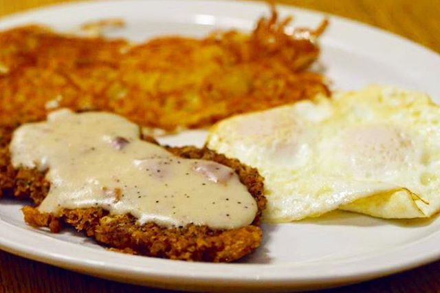 Chicken fried free range New York steak and eggs 🍳 #freerange #goldenharvestcafe #chickenfriedsteak #eggs #breakfastfood