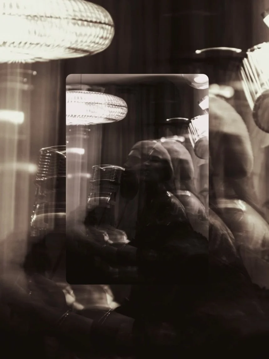 Quelques images, 
Petit retour de notre soir&eacute;e intimiste &agrave; Paris d&eacute;but d&eacute;cembre 🙌🏽
Un concert acoustique en toute simplicit&eacute; et un d&eacute;licieux cocktail d&icirc;natoire au @o_delice_eternel 
Merci &agrave; tou