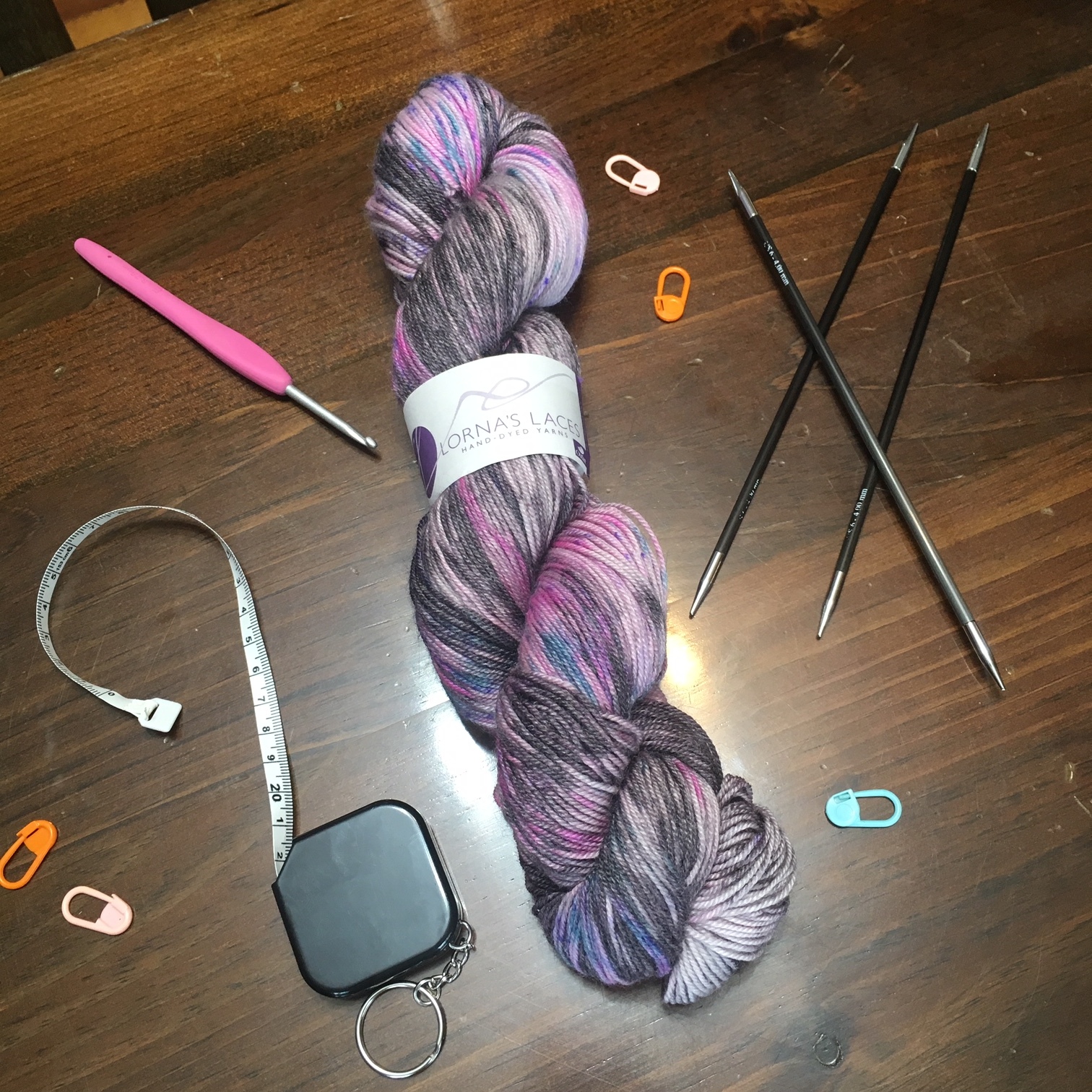 choosing circular knitting needles - La Visch Designs