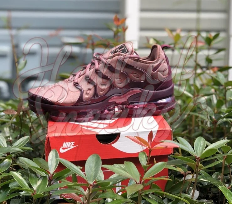vapormax plus maroon