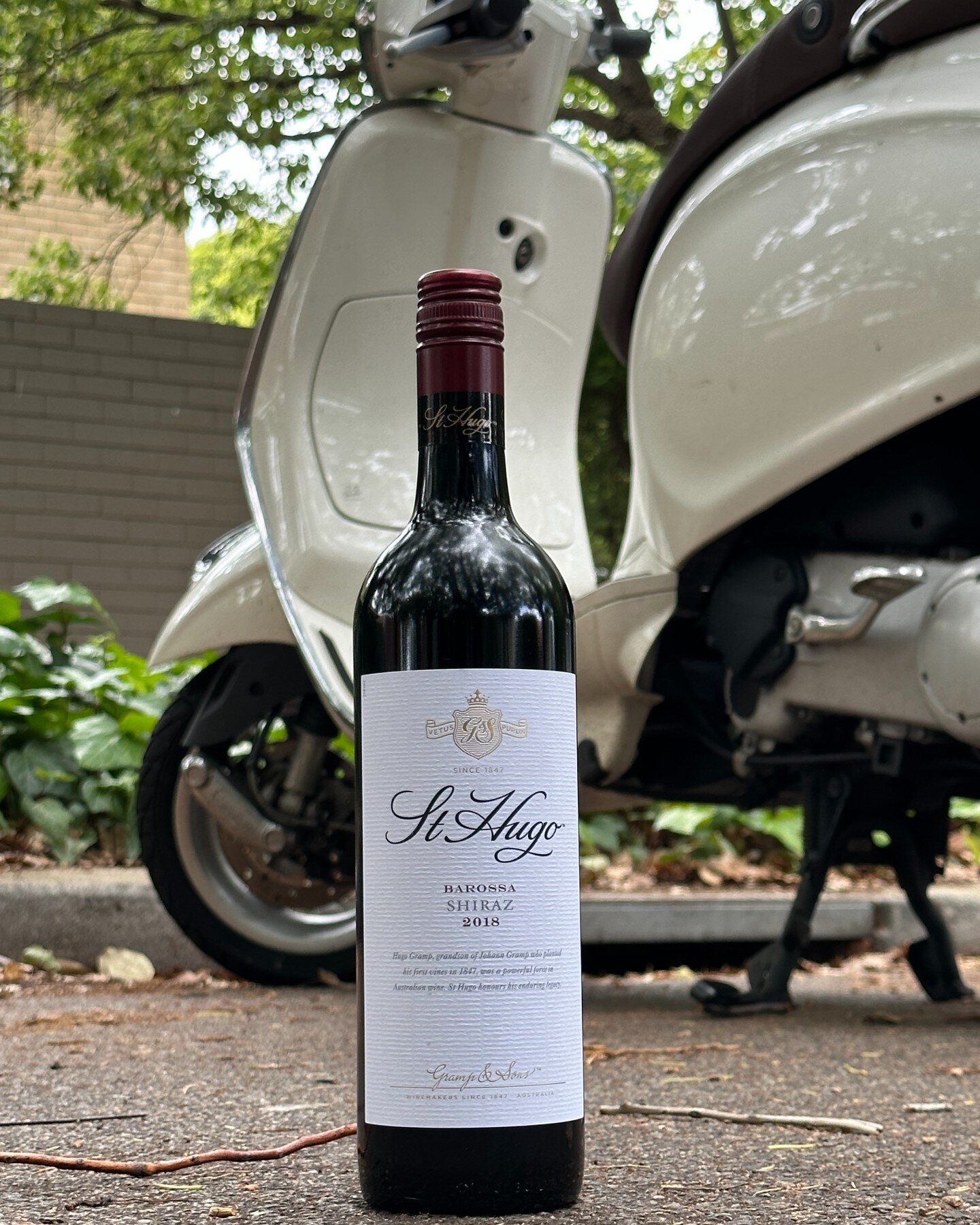 St Hugo Wines Barossa Shiraz is bright, robust and complex. This award-winning little number pours deep red with fresh aromas of berries, chocolate and an earthy core. Now available in-store 🍷🍇 

And their recent awards aren't bad either!
✨ 95 Poin