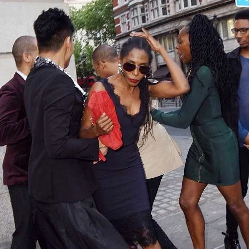 4C6037F600000578-0-Sinitta_54_was_left_shocked_after_a_man_appeared_to_rip_the_weav-m-601_1526597337087.jpg
