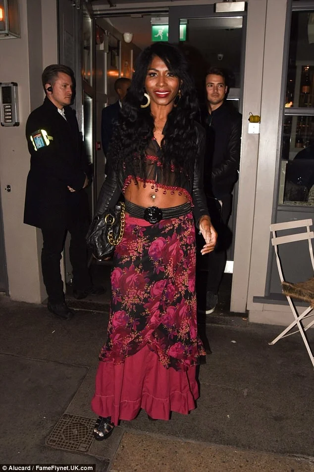Sinitta Nada Na Boca Dress.jpg