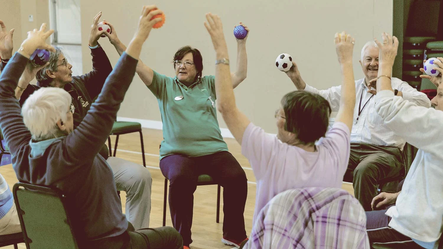 volunteering-age-uk-seated-exercise-0115 optimised.jpg