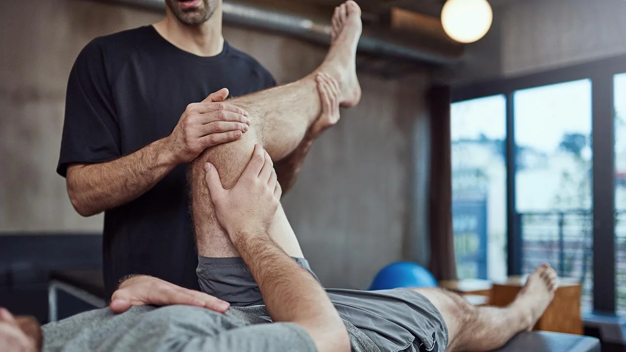 Knee Stretch 1280px.jpg