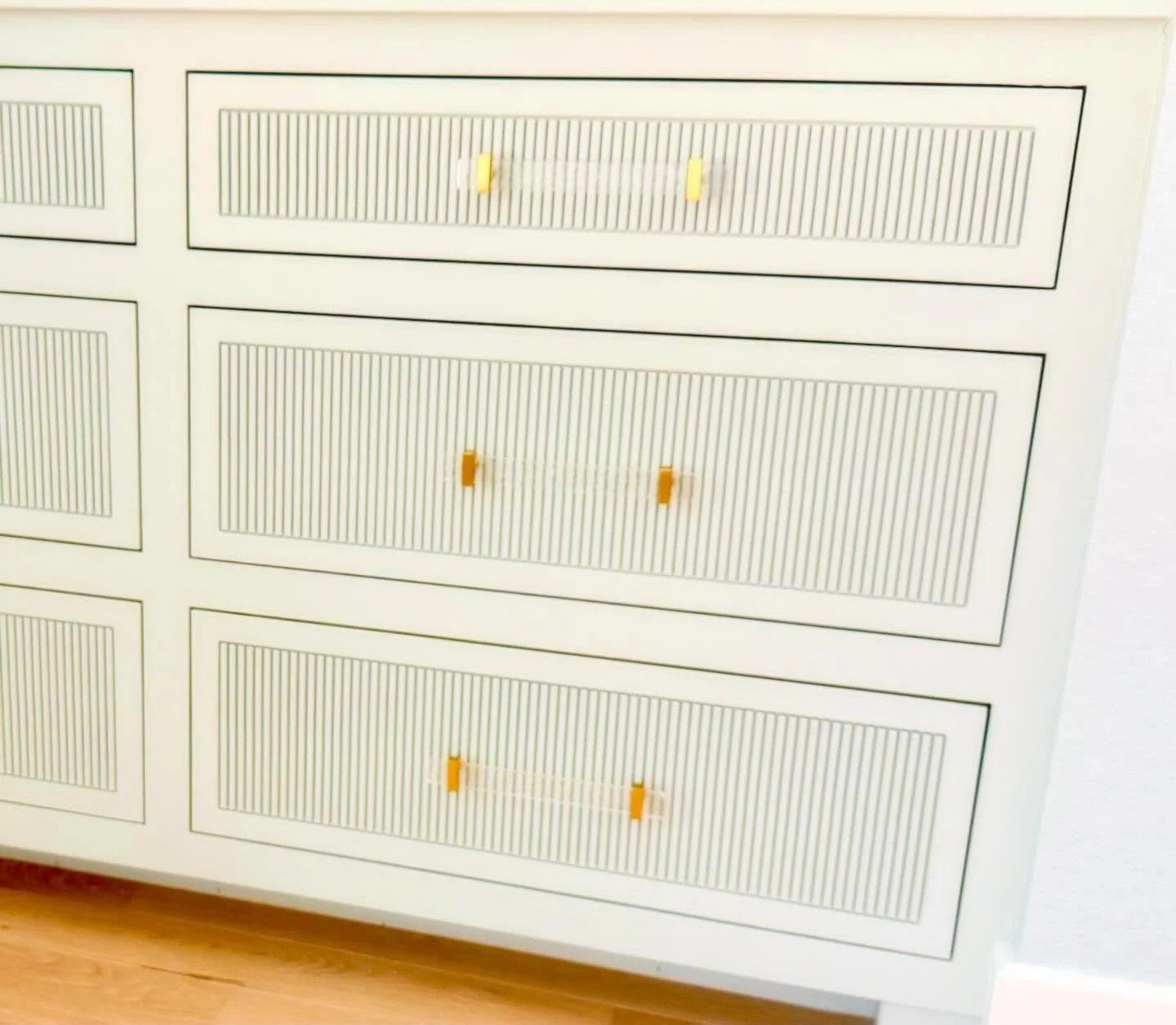 Obsessed with the reeded detail on these custom drawer fronts in our client&rsquo;s primary bedroom,&hellip;. AND the bubble glass handles! #detailsmatter 🙌