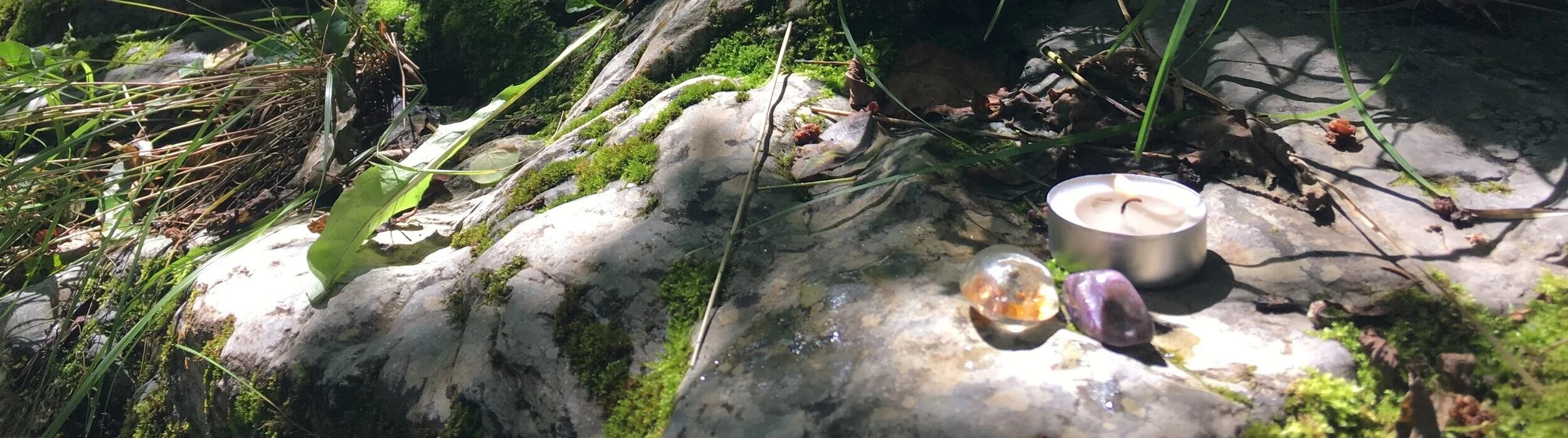 Trace d’un rituel collectif à la source.