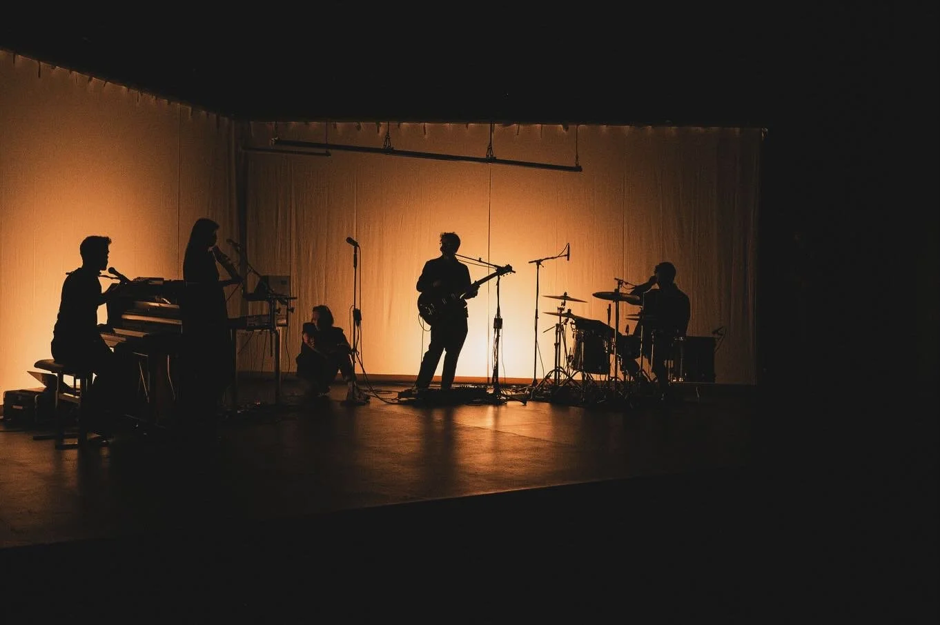 Our new single is 20 days old, and we’re happily surprised by the love it gets. We know it’s not the most easy song. It’s mainly instrumental, with quite an odd structure, hard to put into 1 genre. And in a time where intro’s