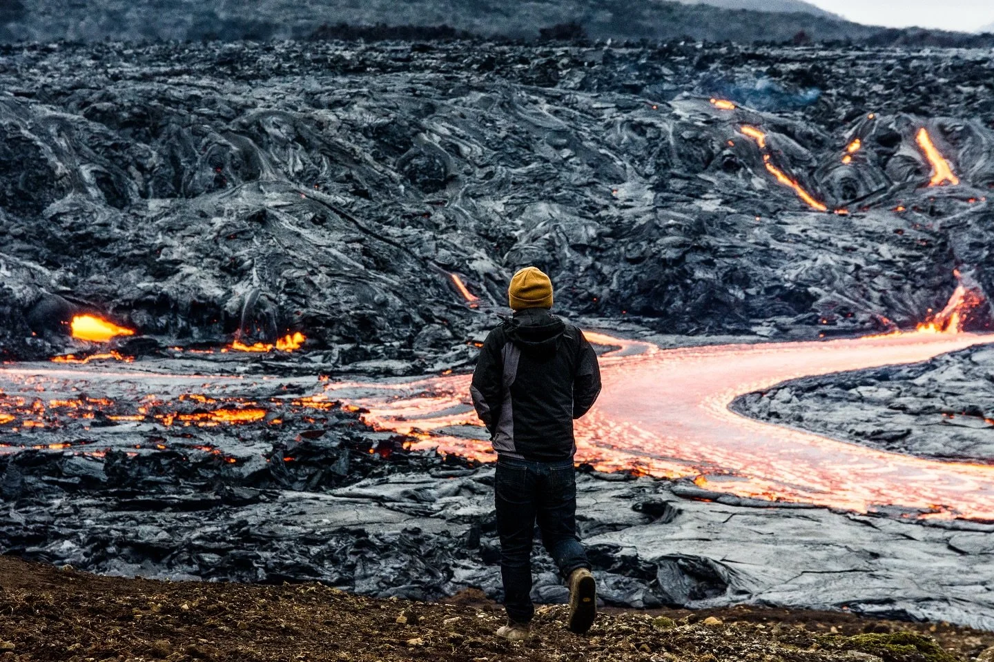 In case you&rsquo;re wondering what Svartsengi is: this is what it looked like back in 2021.
Overwhelming, beautiful, but also frightening and intimidating.
At that time it was still at a safe distance from villages, one year later that was no longer