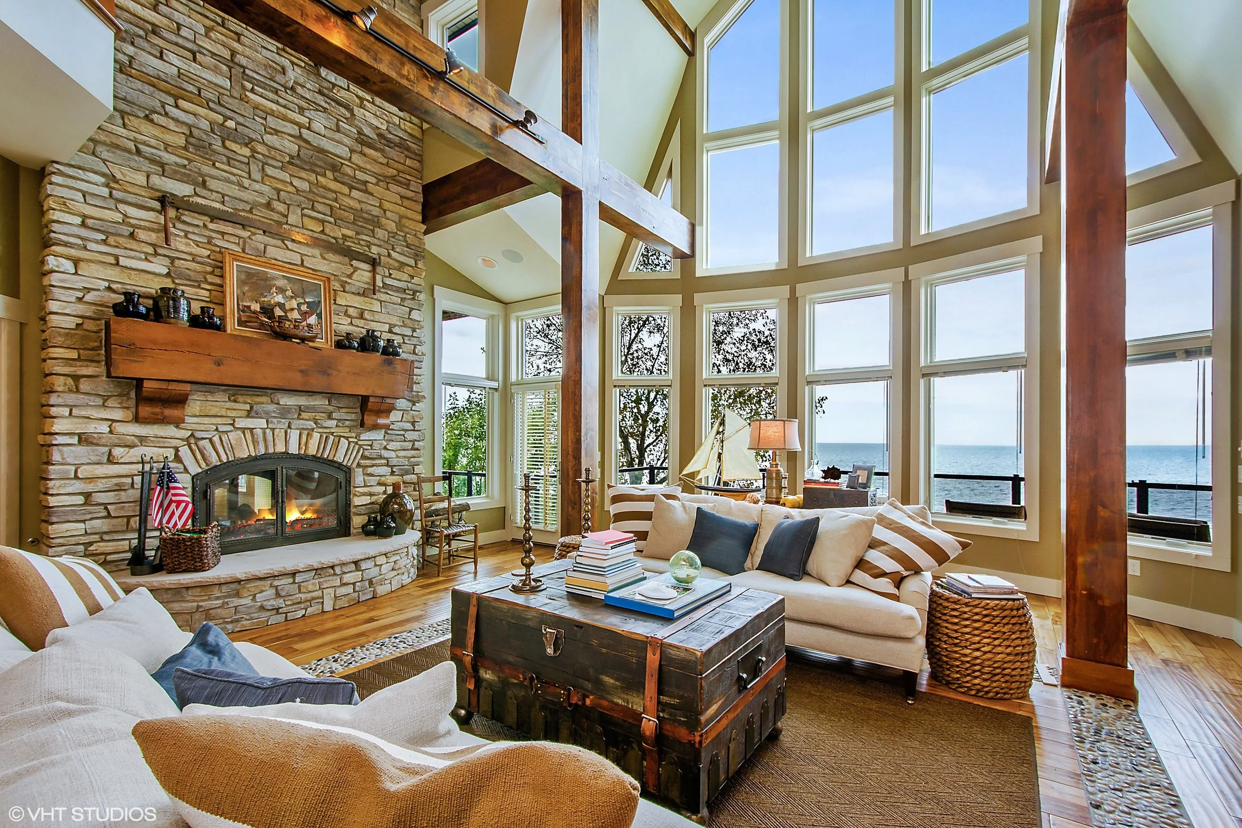 04_2826LakeshoreDr_165_LivingRoom_HiRes.jpg