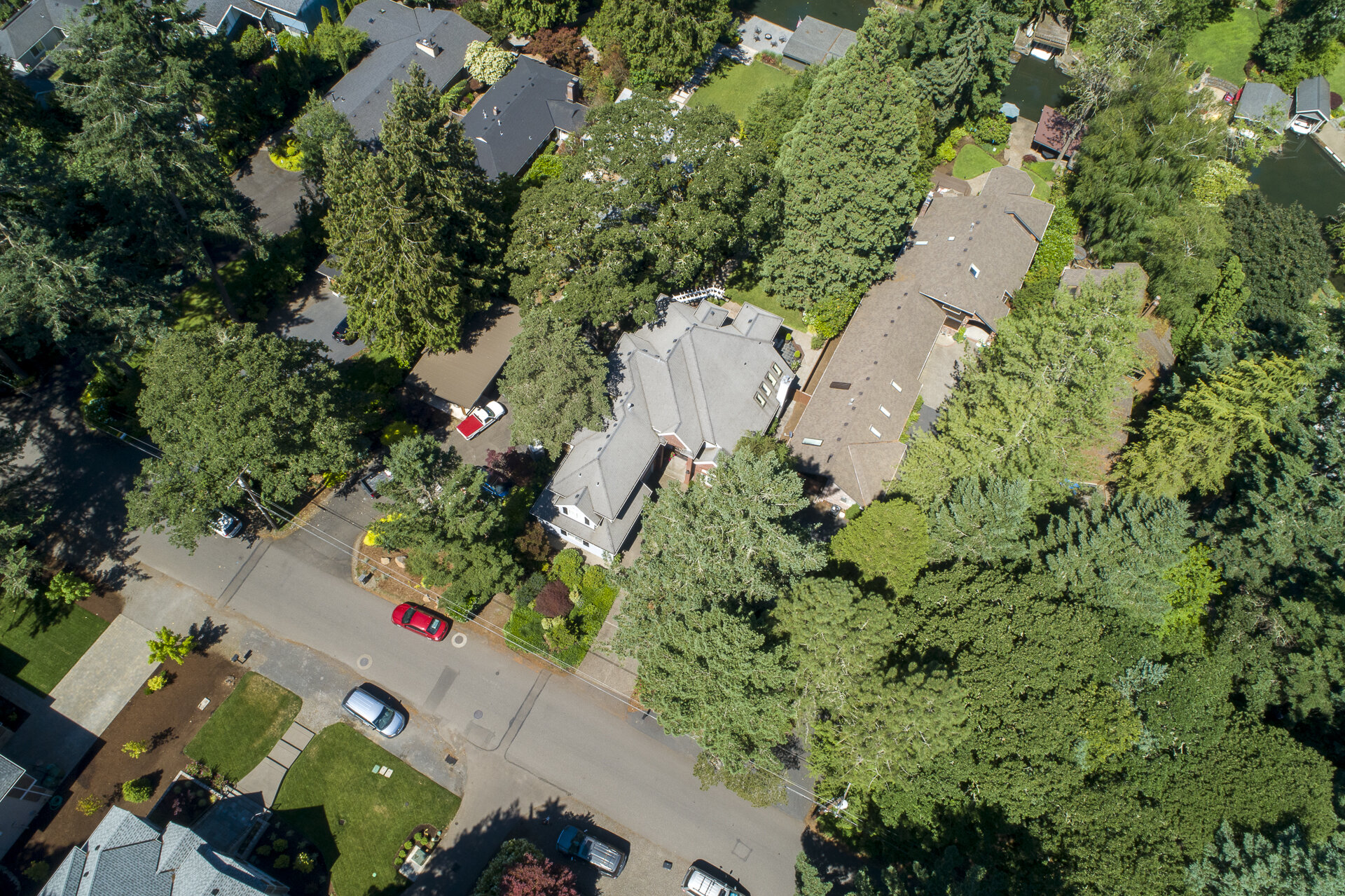 An overhead view of a property in Lake Oswego
