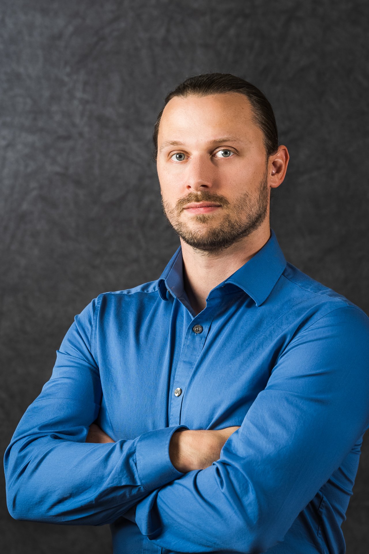 Male_indoor_Headshot_LaraJanzenPhotography