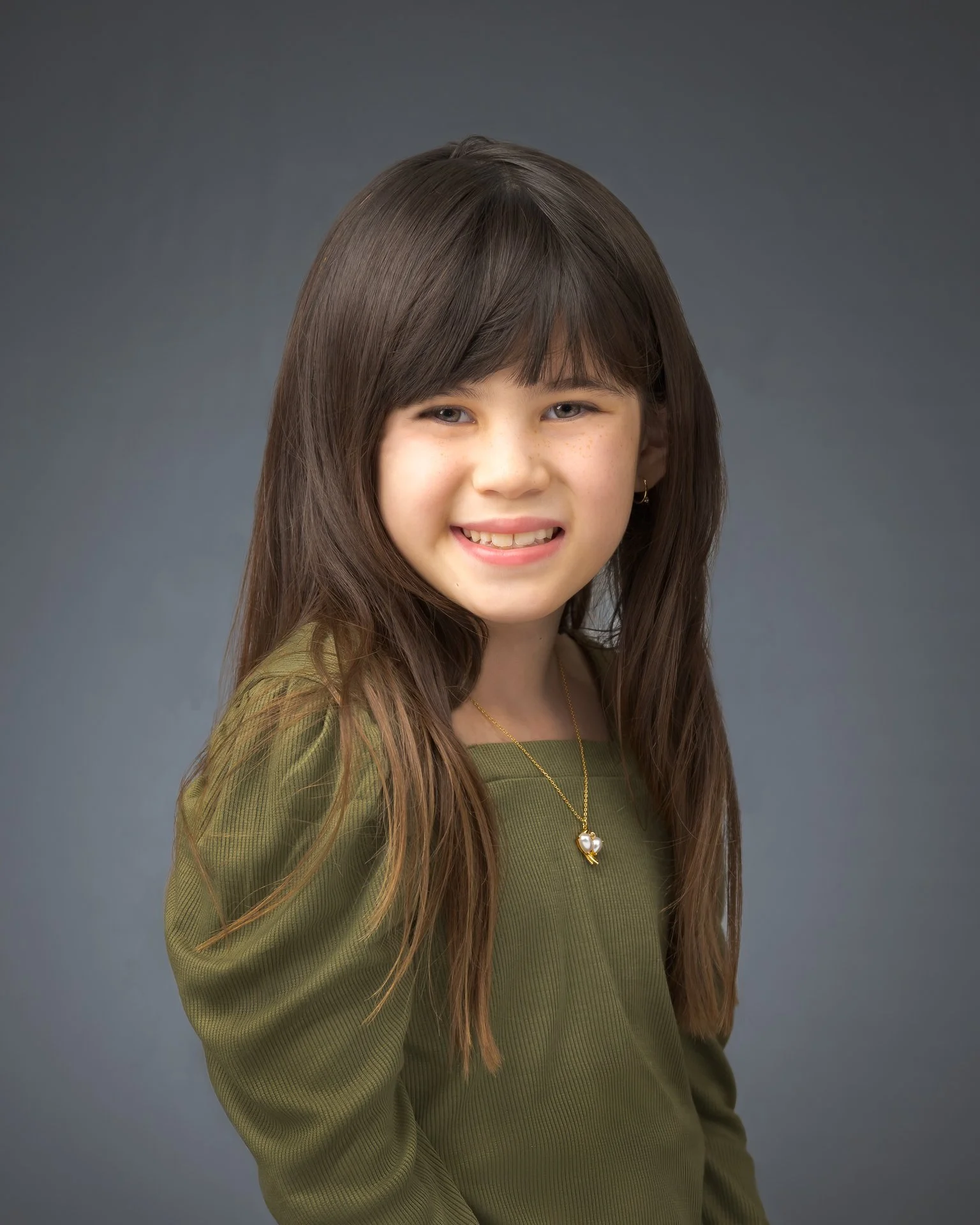 Lauren_ActingHeadshot-(c)2025_LaraJanzenPhotography-1564-01-Lauren_Headshot_Gr-©2025 Lara Janzen Photography-WEB-01.jpg