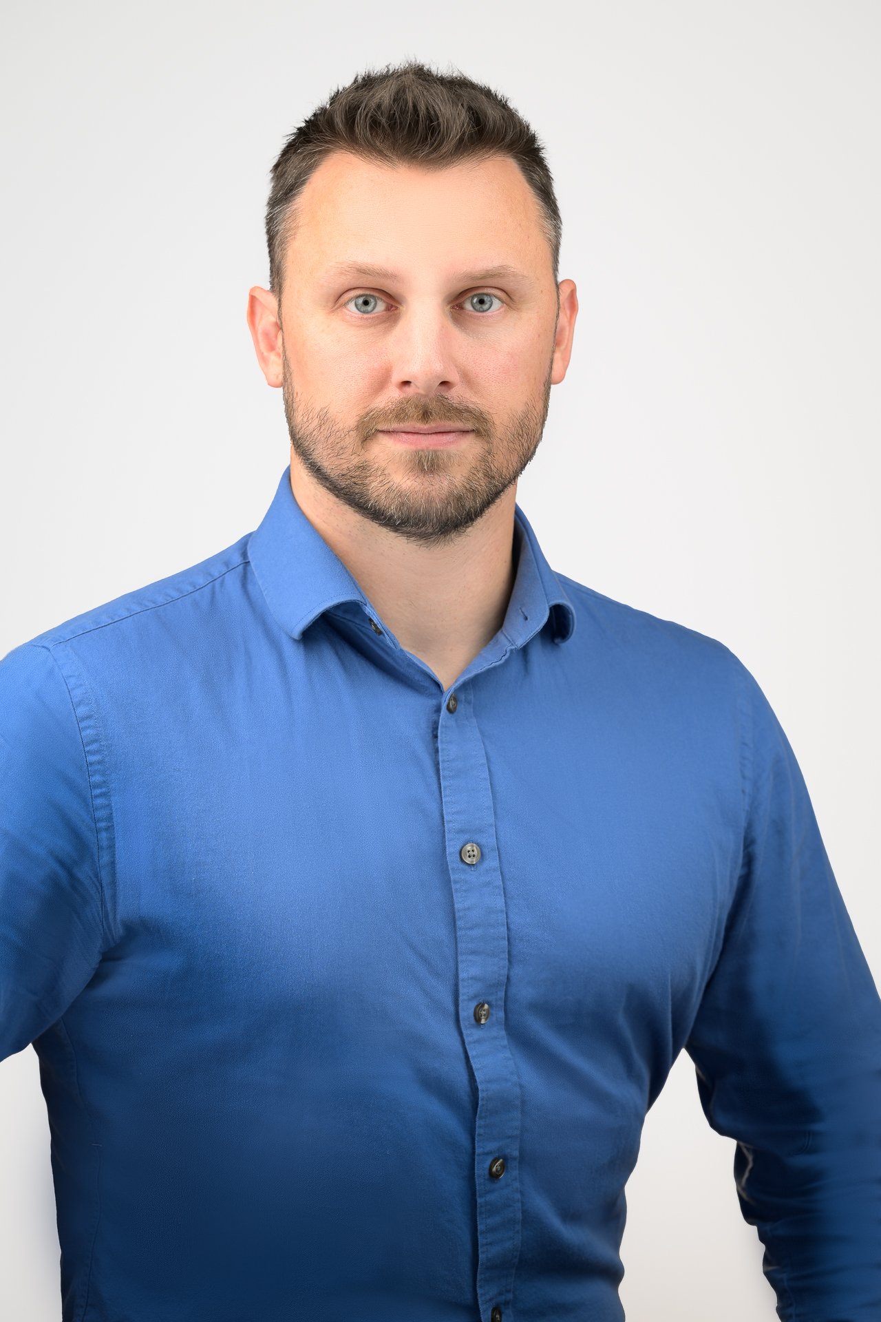 _02BrandanM-241205_0943-01-Brandan M-©2024 Lara Janzen Photography-WEB-06.jpg